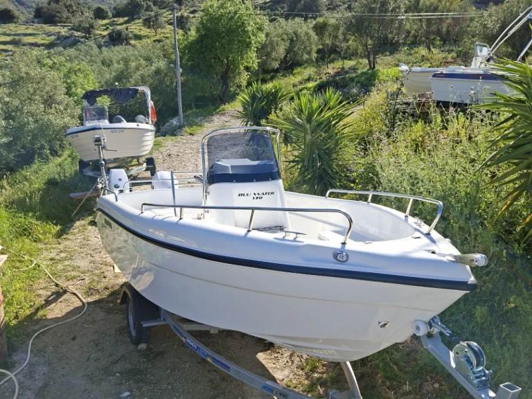 Alquiler de barcos Kerí barato de Blu Water 170