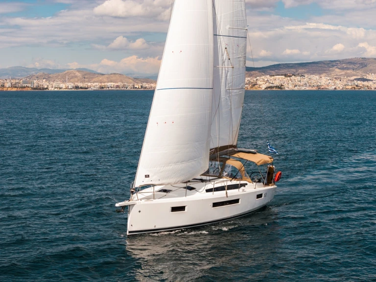 Alquiler de embarcaciones Jeanneau Sun Odyssey 415 enPiso Livadi en Samboat