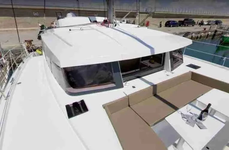 Alquiler de Fountaine Pajot Fountaine Pajot FP 41 Quatuor 4 en Rodi Garganico
