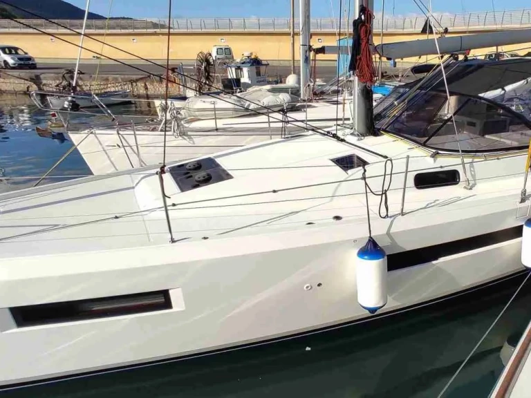 Alquiler Velero Jeanneau con o sin  título de navegación