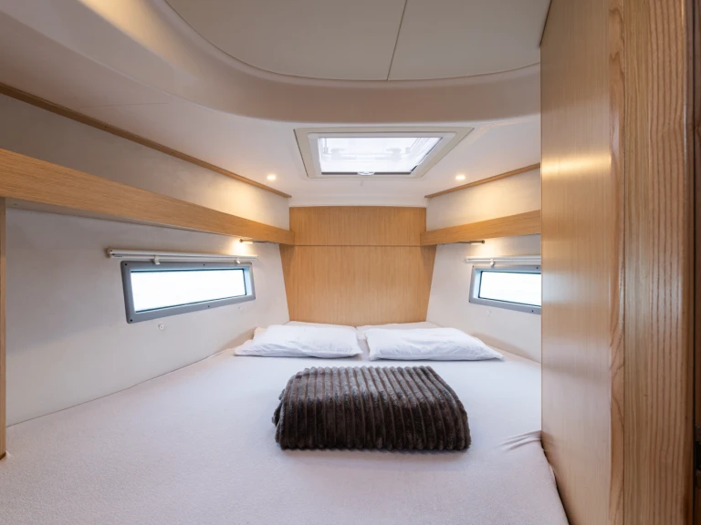 Bavaria Bavaria C38 de alquiler a Néa Péramos