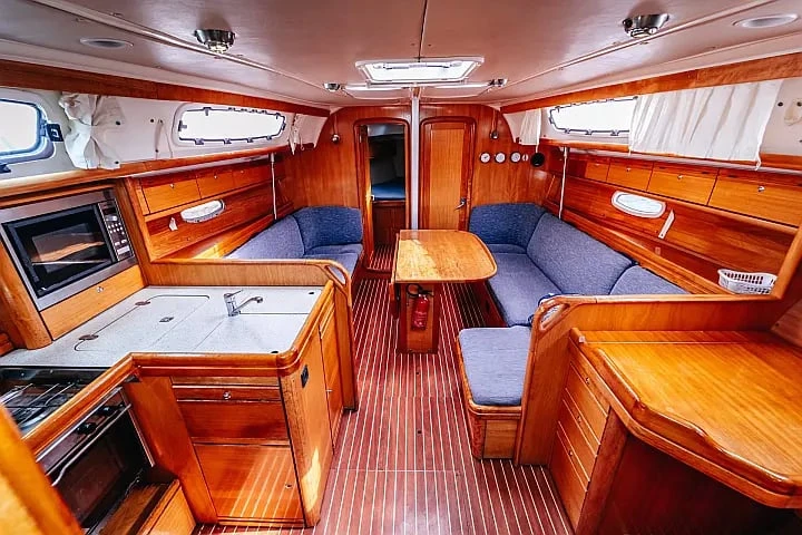 Alquiler de Velero, con o sin patrón Bavaria Betina