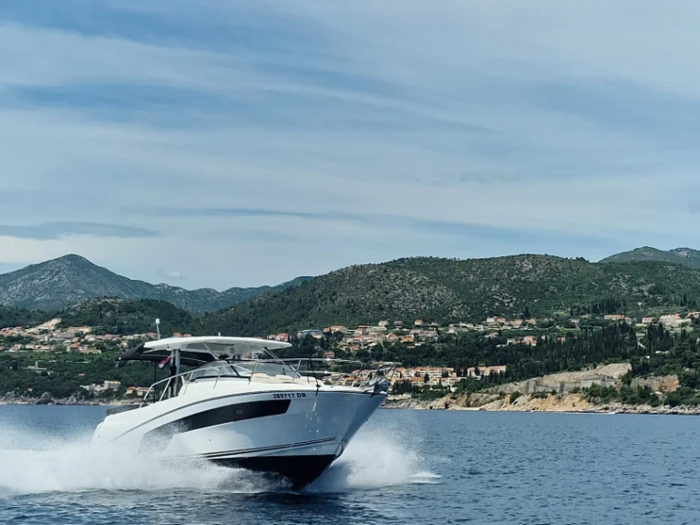 Jeanneau Cap Camarat 10.5 WA de alquiler a Dubrovnik