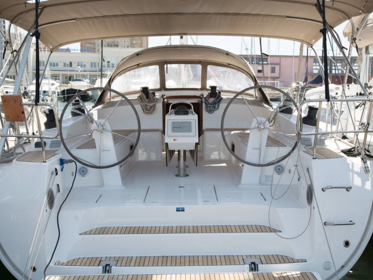 Velero para alquilar Portisco al mejor precio