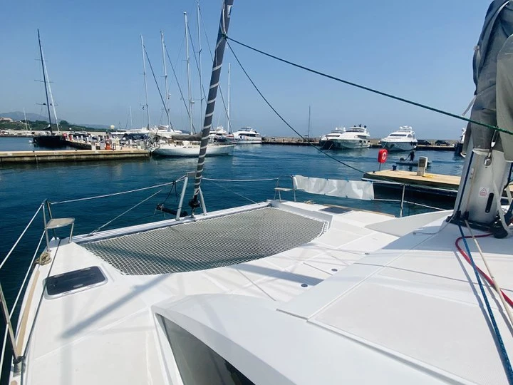Catamarán para alquilar Portisco al mejor precio