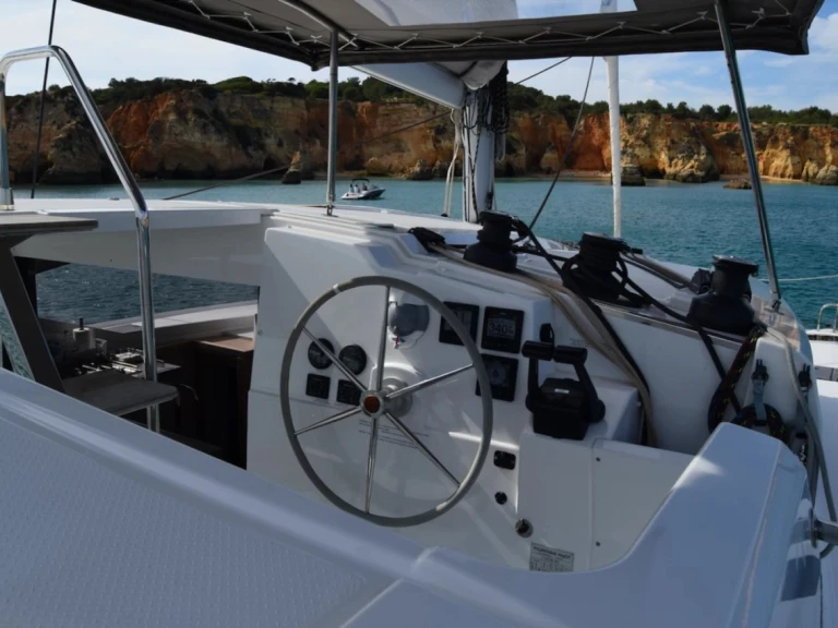 Alquiler de Fountaine Pajot Lucia 40 en Portisco