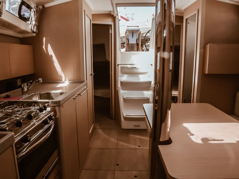 Alquiler de embarcaciones Bénéteau Oceanis 38.1 enPunta Ala en Samboat