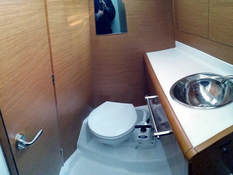 Jeanneau Sun Odyssey 449 de alquiler a Agropoli