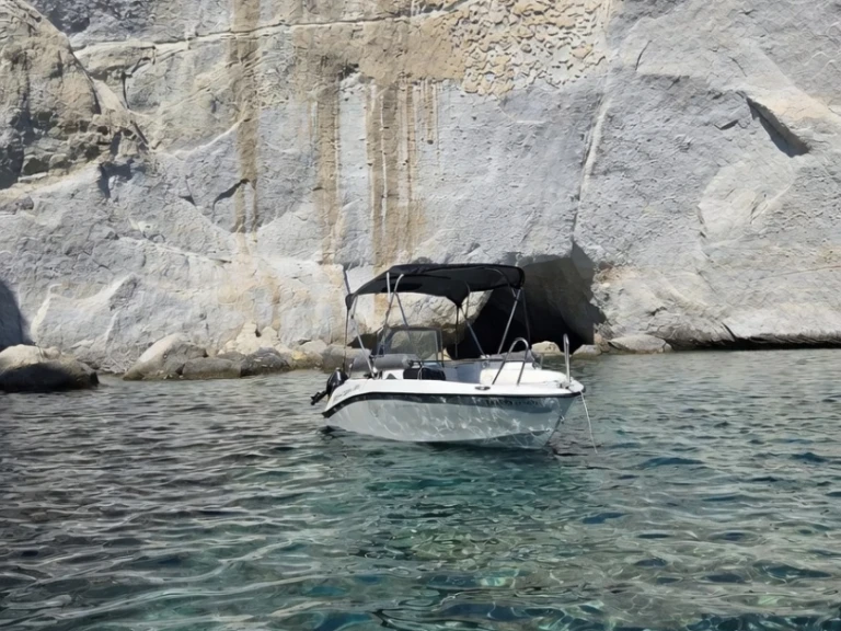 Alquiler de embarcaciones Isatek Cobra 495 enMílos en Samboat