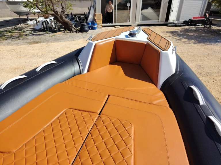 Alquiler de Neumática, con o sin patrón Tiger Bormes-les-Mimosas