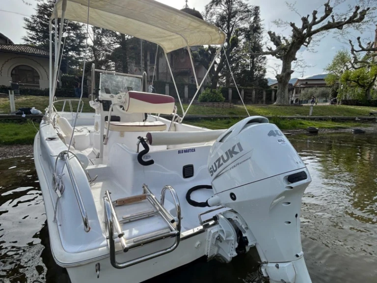 Alquiler de Bellingardo Sea Ghost en Lavena Ponte Tresa