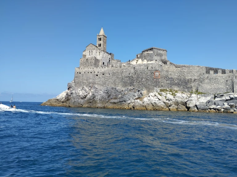 Alquiler de Saver 750WA en Fezzano