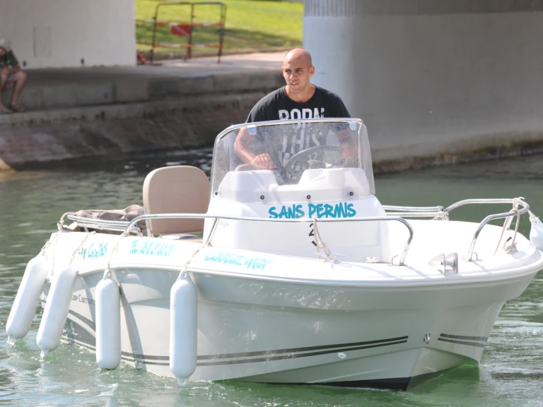 Alquiler de embarcaciones Jeanneau Cap Camarat 4.7 CC Style enSète en Samboat