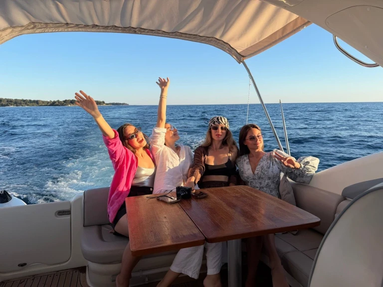 Alquiler de Cranchi Zaffiro 34 en Cannes