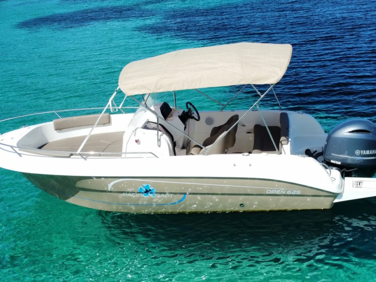 Alquiler de barcos Sant Antoni de Portmany barato de Pacific Craft 625 Open