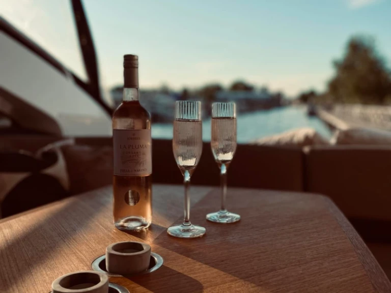 Princess Princess V53 de alquiler a Makarska