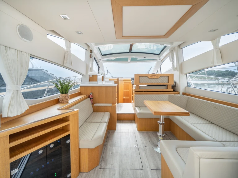 Alquiler de embarcaciones Galeon Galeon 430 Skydeck enMakarska en Samboat
