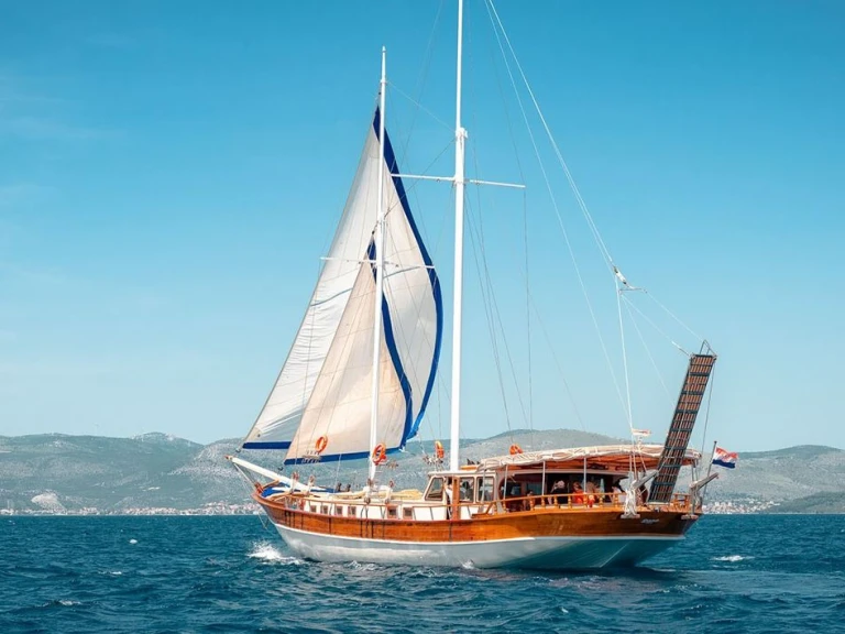 Velero para alquilar Marina (Ciudad) al mejor precio