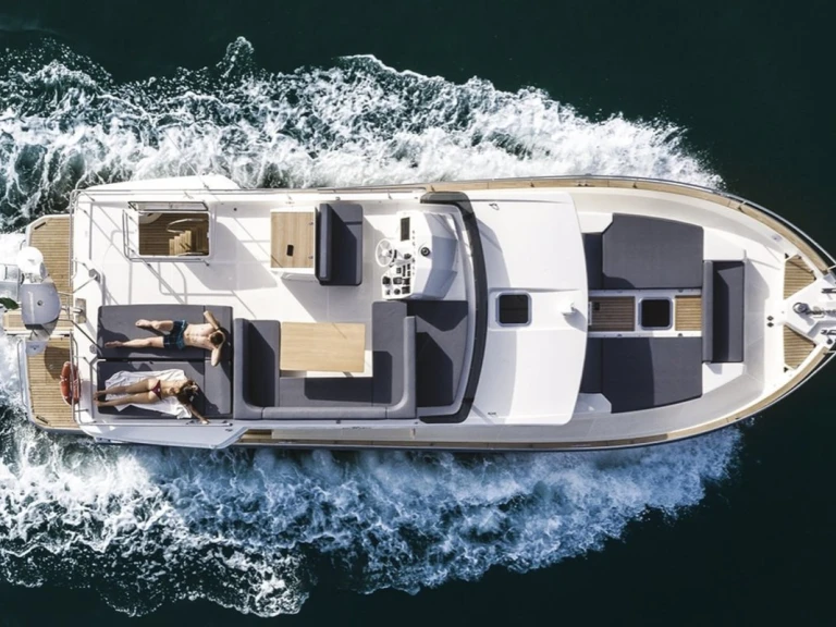 Alquiler Yate de lujo Cranchi con o sin  título de navegación