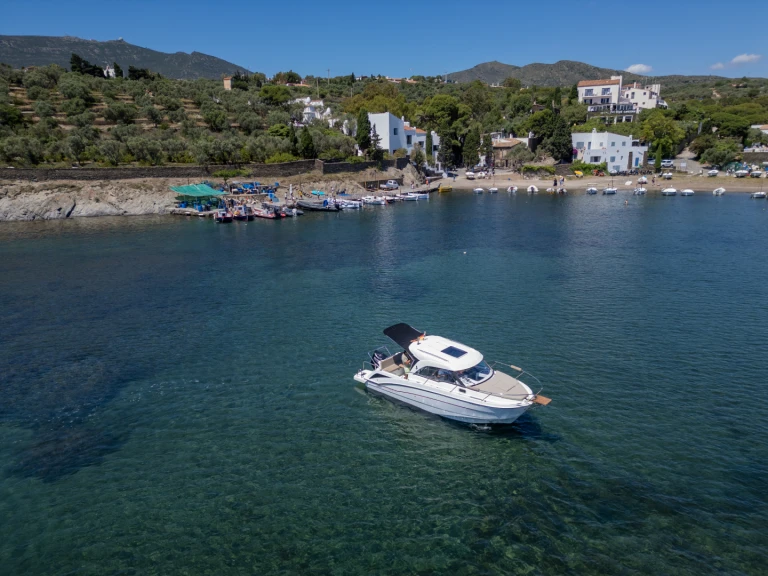Alquiler de embarcaciones Bénéteau Antares 8 OB enCadaqués en Samboat