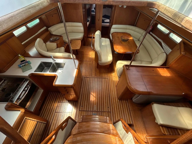 Alquiler de embarcaciones Jeanneau Sun Odyssey 54 DS enCugnana Verde en Samboat