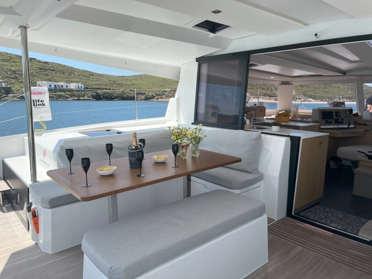 Alquiler de Catamarán, con o sin patrón Fountaine Pajot Atenas