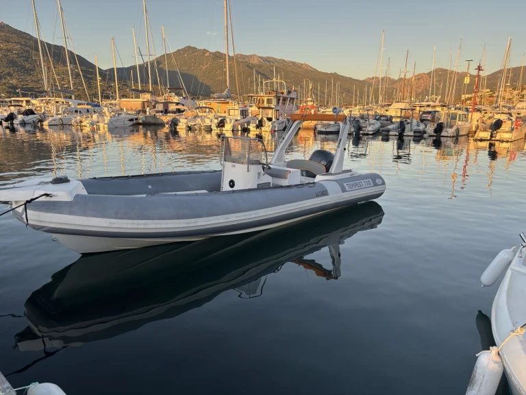 Capelli Tempest 750 de alquiler a Bonifacio