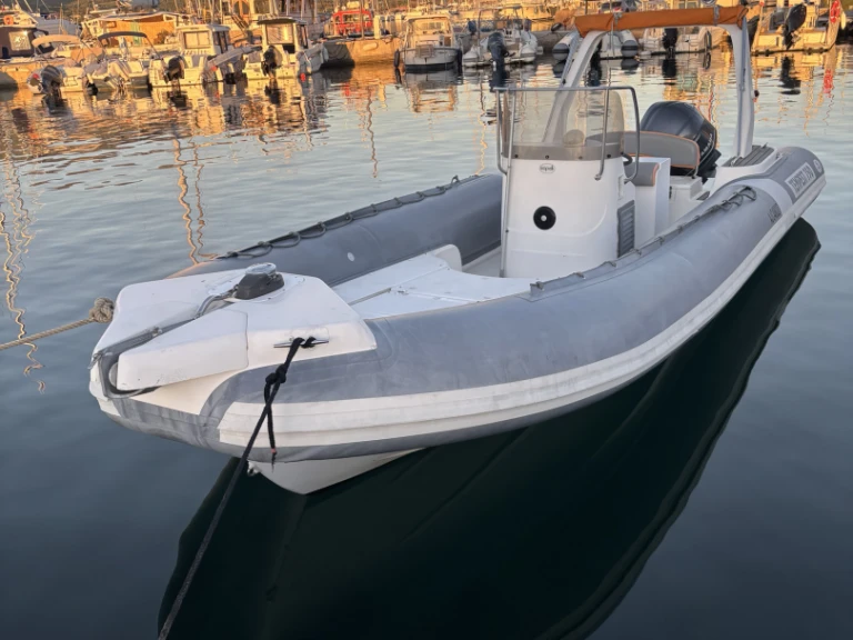 Alquiler de Capelli Tempest 750 en Bonifacio