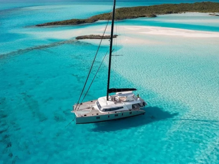 Alquiler de embarcaciones Sunreef 74ft Sunreef Sailing Catamaran enNassau en Samboat