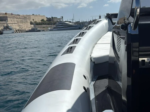 Neumática para alquilar Pietà al mejor precio