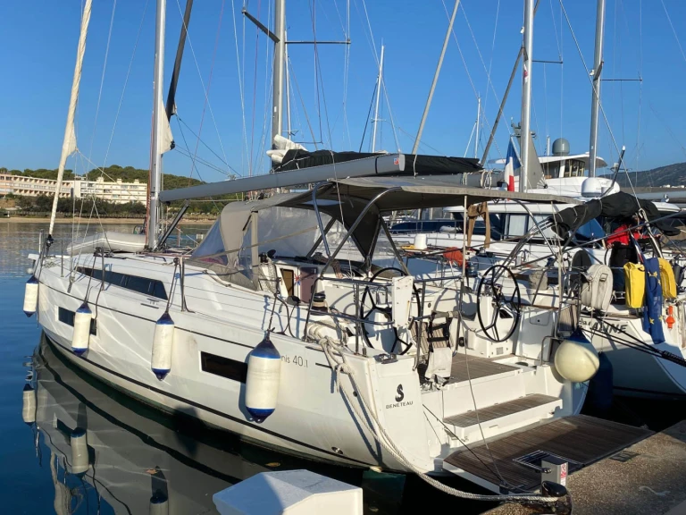 Alquiler de embarcaciones Bénéteau Oceanis 40.1 enBormes-les-Mimosas en Samboat