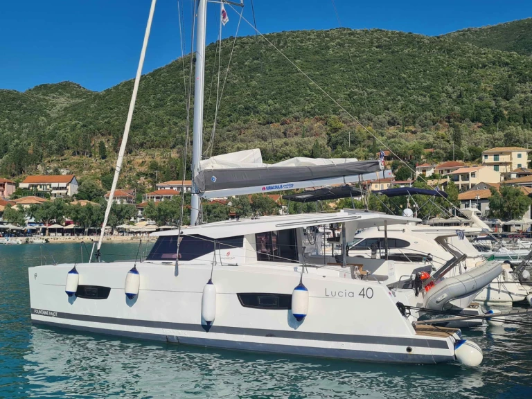 Alquiler de Catamarán, con o sin patrón Fountaine Pajot Lefkáda
