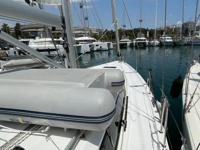 Alquiler de Bavaria Bavaria C42 (3 cab.) en Álimos