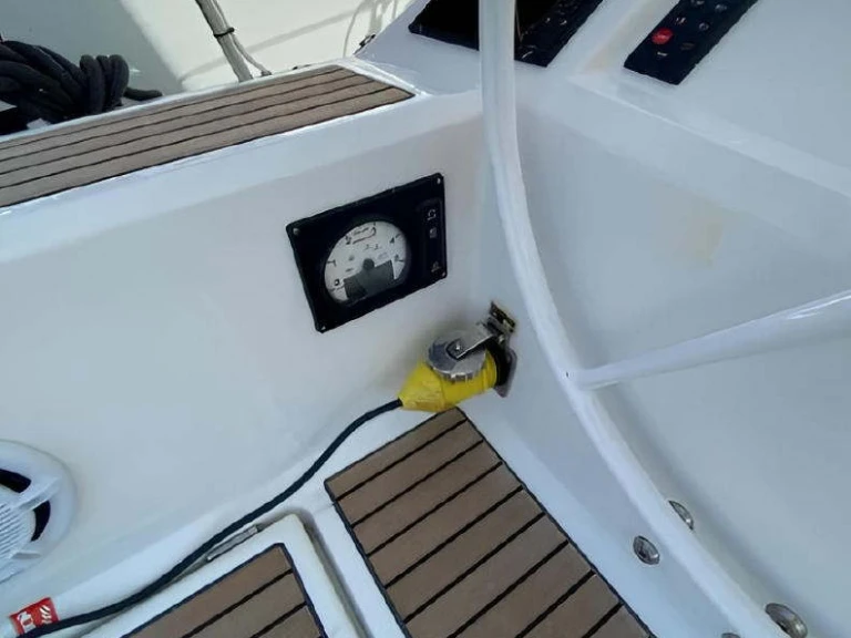 Alquiler de Bénéteau Oceanis 41.1 (3 cab.) en Lefkáda