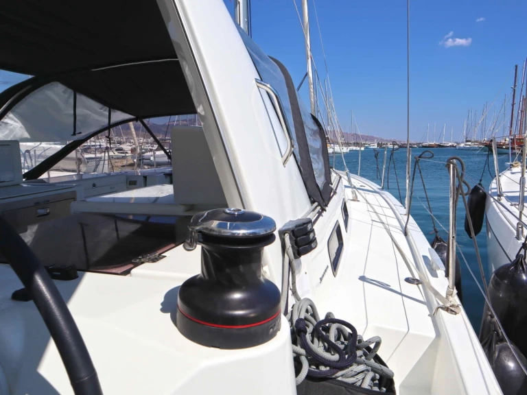 Alquiler de embarcaciones Jeanneau Sun Loft 47 (7 cab.) enNéa Péramos en Samboat