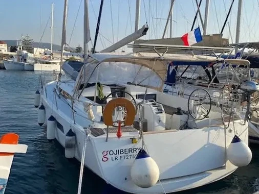 Alquiler de embarcaciones Jeanneau Sun Odyssey 440 enParos (Isla) en Samboat
