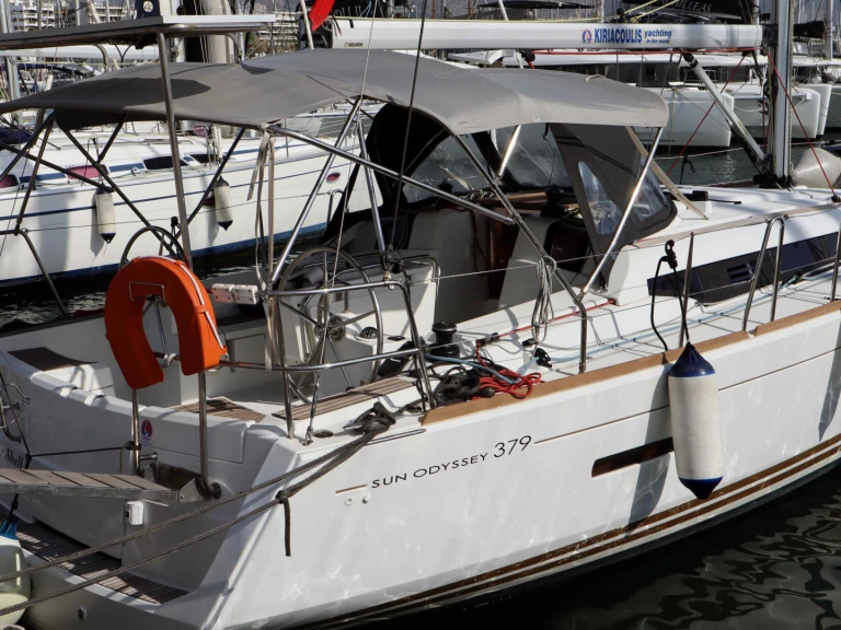 Alquiler Velero Jeanneau con o sin  título de navegación