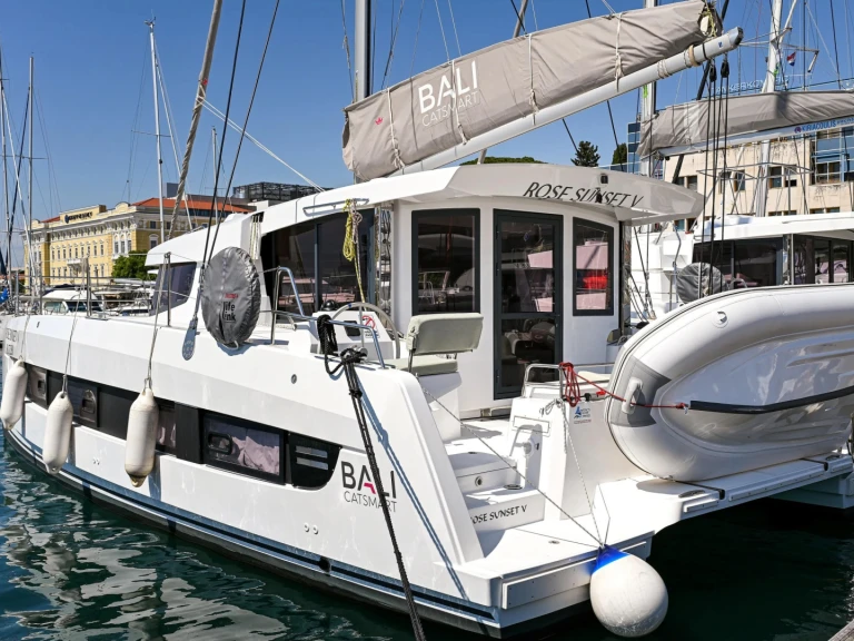 Catamarán para alquilar Tivat al mejor precio