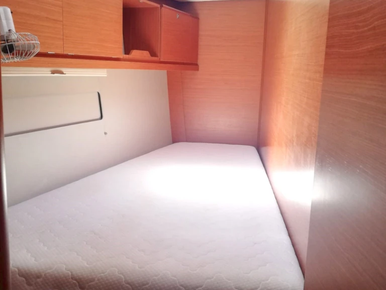 Alquiler de Dufour Dufour 520 GL (5 Cab.) en Kalkara