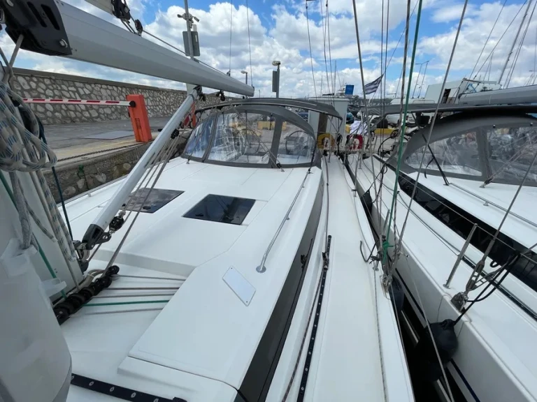 Alquiler de Velero, con o sin patrón Bavaria Álimos