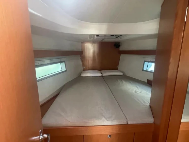 Alquiler de embarcaciones Bavaria Bavaria C42 (3 cab.) enParos (Isla) en Samboat