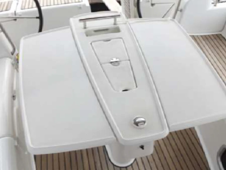 Alquiler de Bénéteau Oceanis 50 (6 cab.) en Kalkara