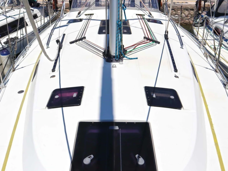 Velero para alquilar Néa Péramos al mejor precio