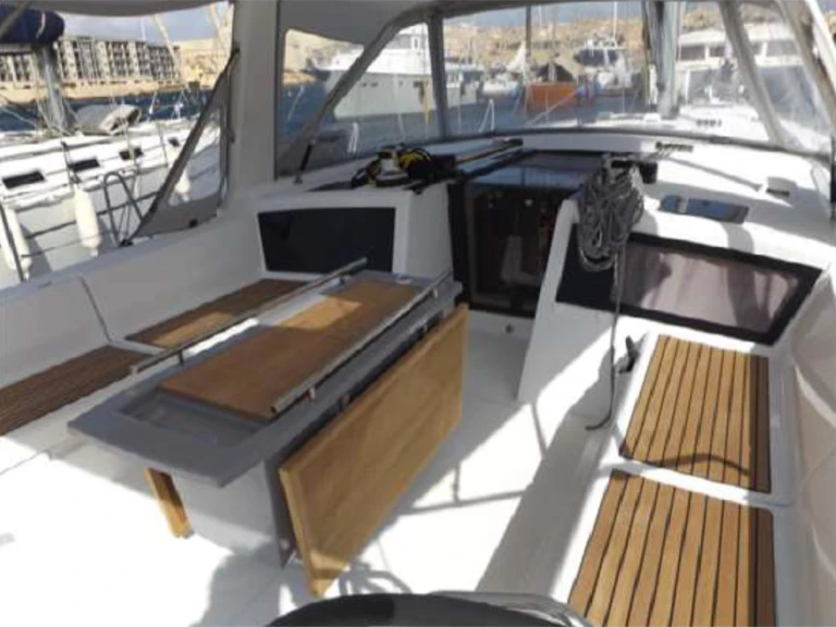 Alquiler de barcos Kalkara barato de Oceanis 48