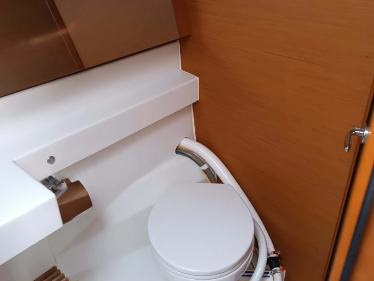 Jeanneau Sun Odyssey 440 de alquiler a Gouviá