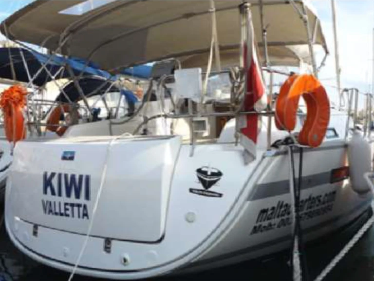 Alquiler de Bavaria Bavaria Cruiser 36 (3 cab.) en Kalkara