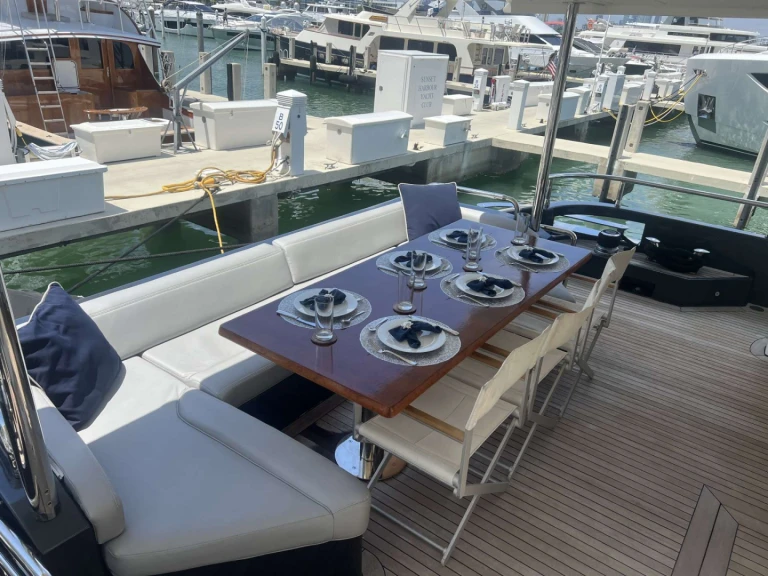 Azimut Sky de alquiler a Montauk