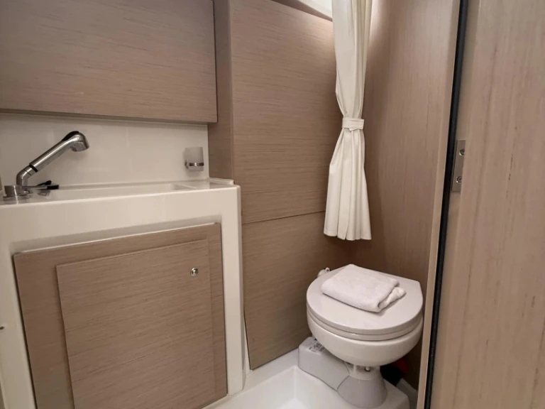 Alquiler de Bénéteau Oceanis 37.1 (3 cab.) en Lefkáda