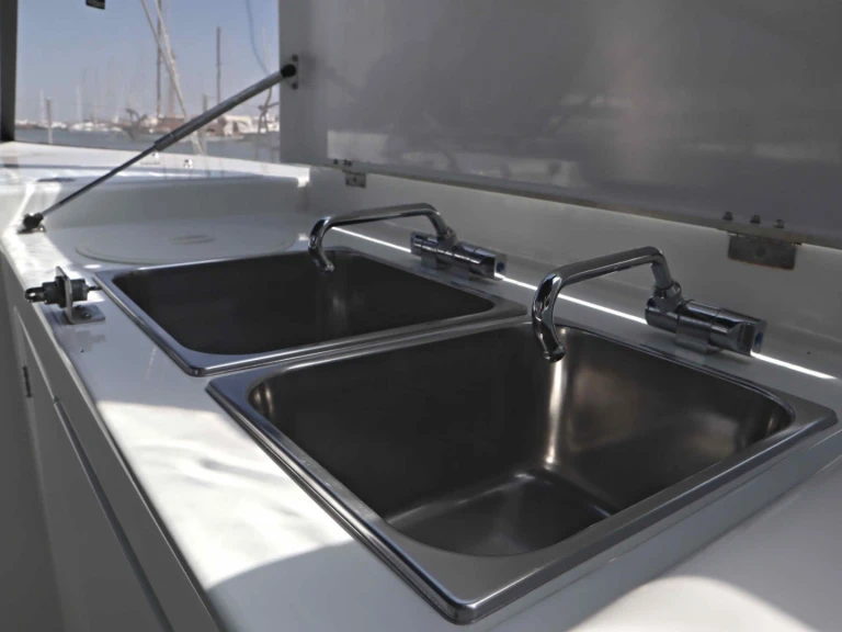 Jeanneau Sun Loft 47 (7 cab.) de alquiler a Néa Péramos