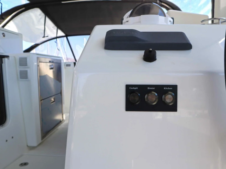 Alquiler Néa Péramos - Jeanneau Sun Loft 47 (7 cab.) en SamBoat